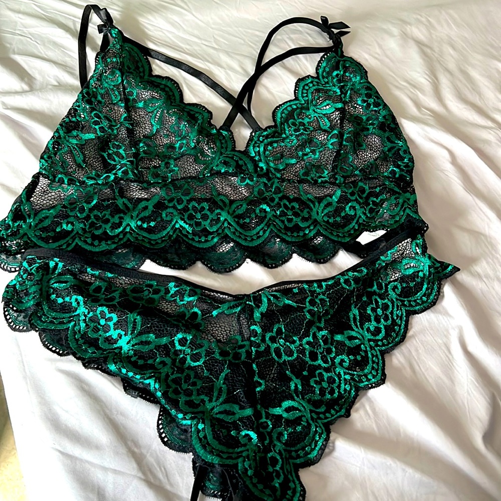 Unworn Two piece green lingerie did not try on - size XXL - Allribelly brand